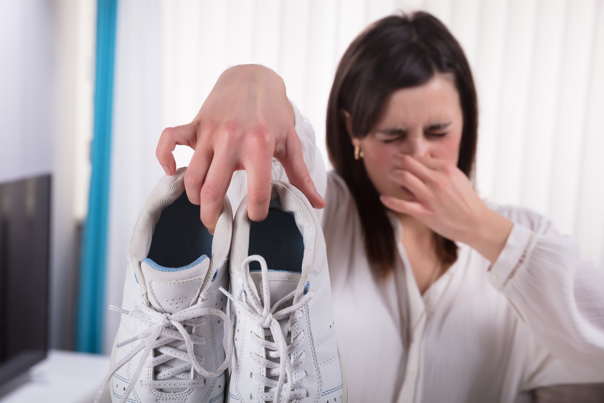 Découvrez le secret insoupçonné des feuilles de laurier pour éliminer les mauvaises odeurs de vos chaussures